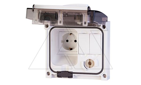 Купить Розетка встраиваемая SCHUKO 2P+E IP56 16A 200-250V с шторками 136x125 серия OMNIAPLUS фото