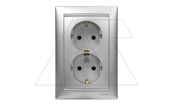 Valena - Розетка 2x2P+E нем. стд. со шторками, алюминий фото